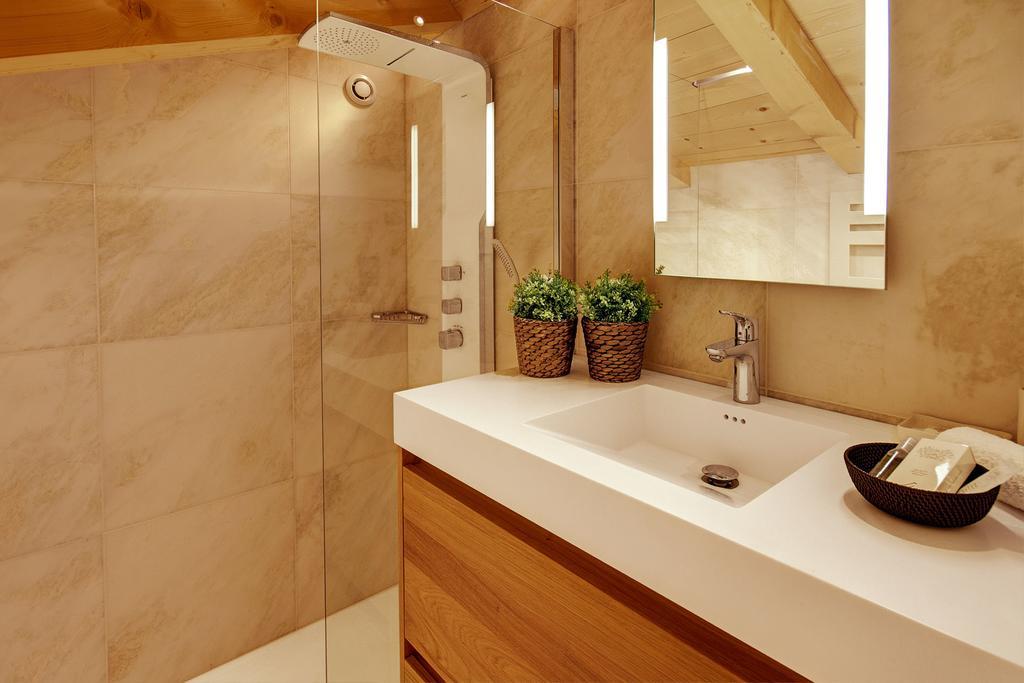 Chalet Inarpa - Appartements Et Suites Ла-Клюсаз Экстерьер фото